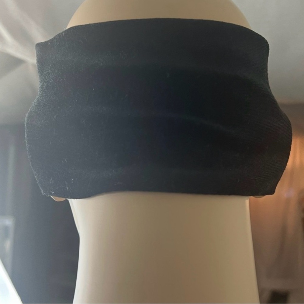 Sophisticated Black Pearl-Studded Headband - Picture 5 of 8
